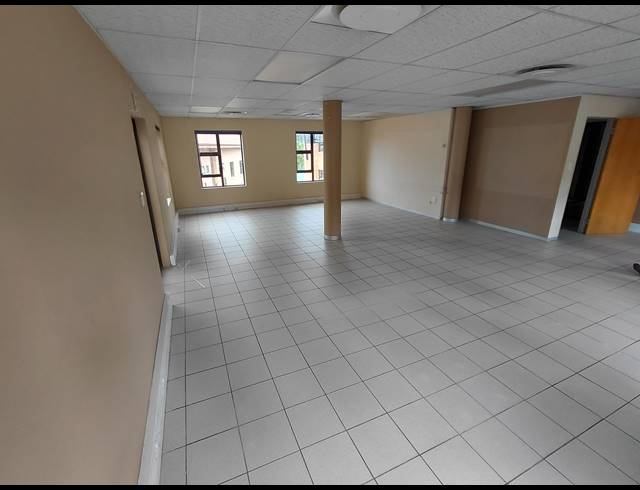 100M² OFFICE TO LET IN FOURWAYS